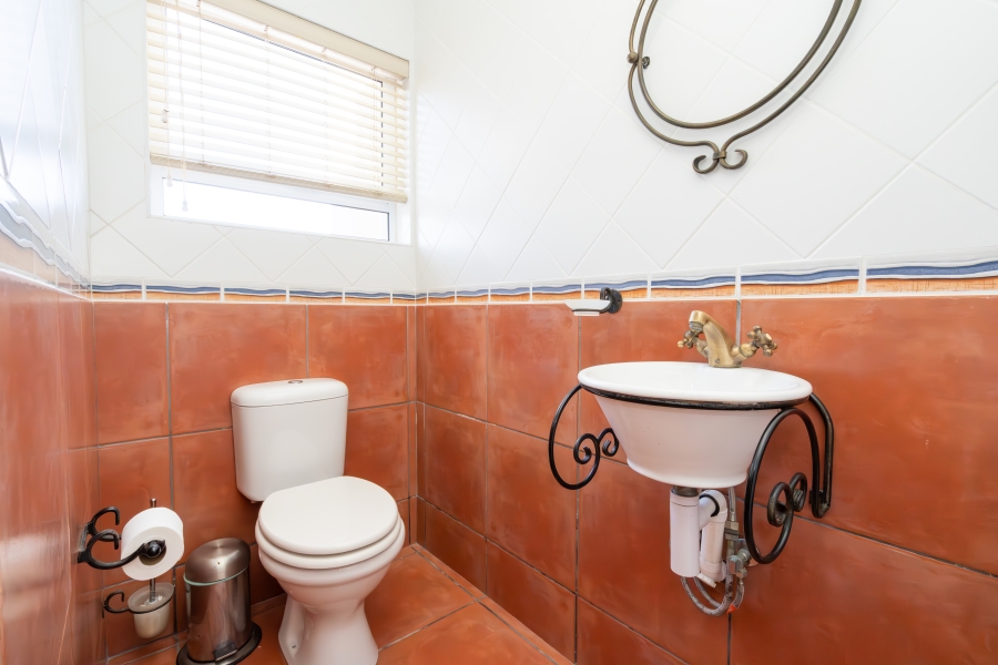 5 Bedroom Property for Sale in Waterfront Western Cape